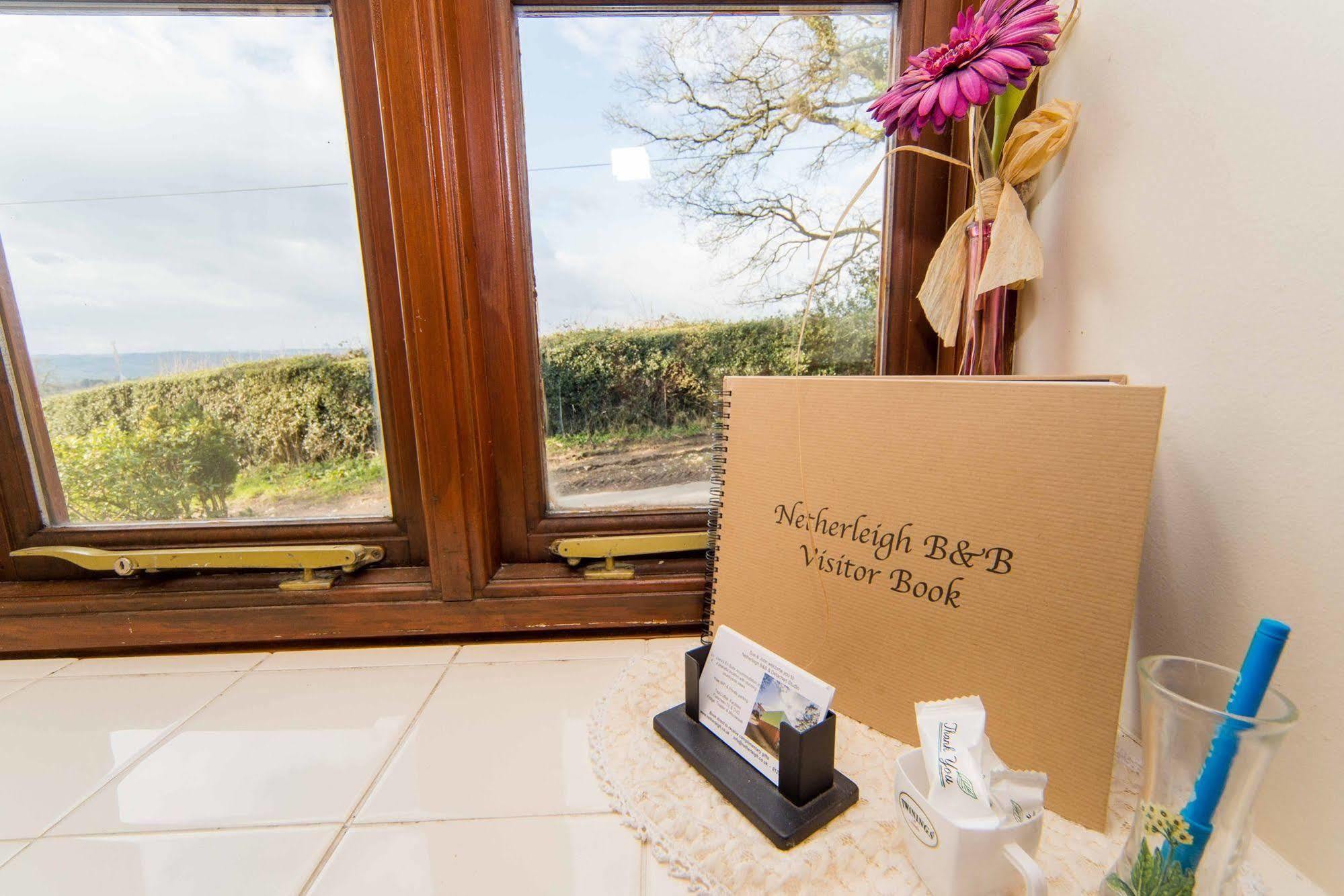 Countryside Retreat: Cosy Room with Fireplace and Balcony Views Axminster Exterior photo